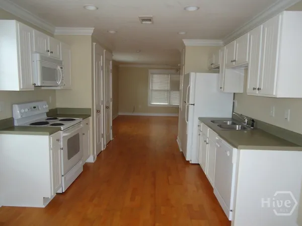 $1,900 | 1035 South Barnett Shoals Road, Unit 1012, Athens, GA 30605