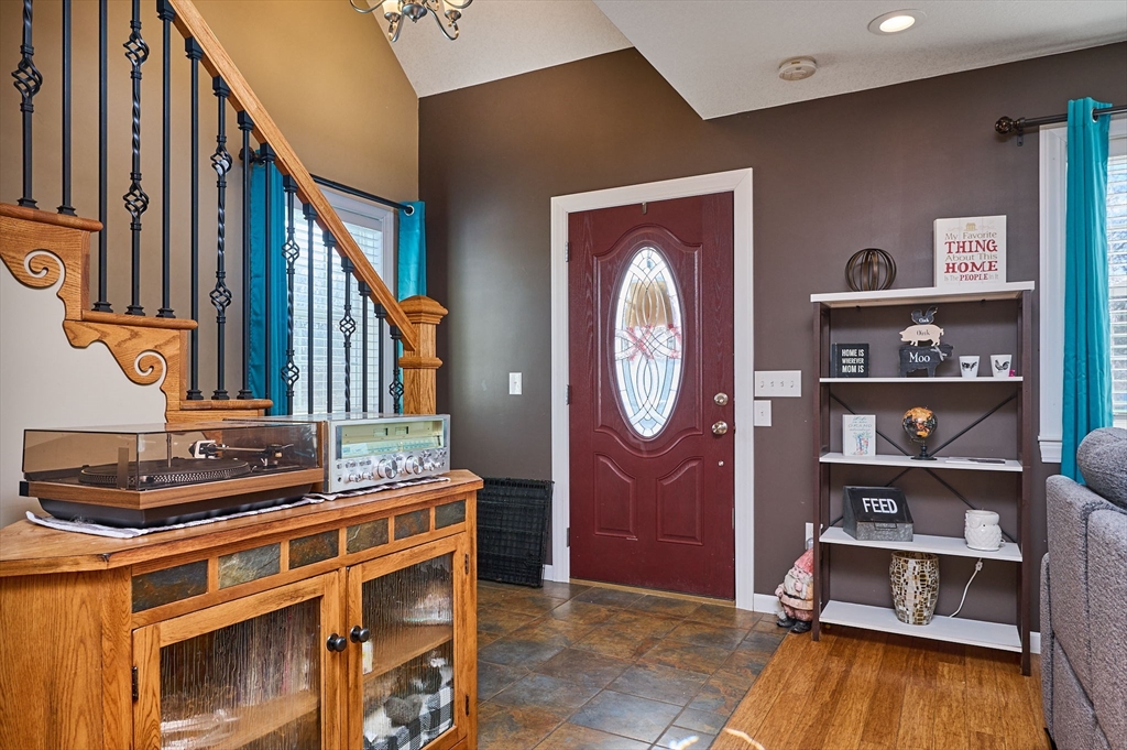 28 Robert Street Chicopee, MA 01020 - Photo 12 of 32