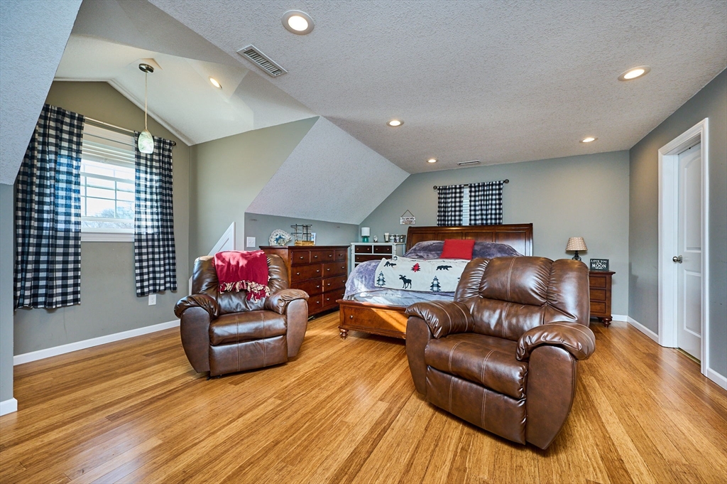 28 Robert Street Chicopee, MA 01020 - Photo 13 of 32