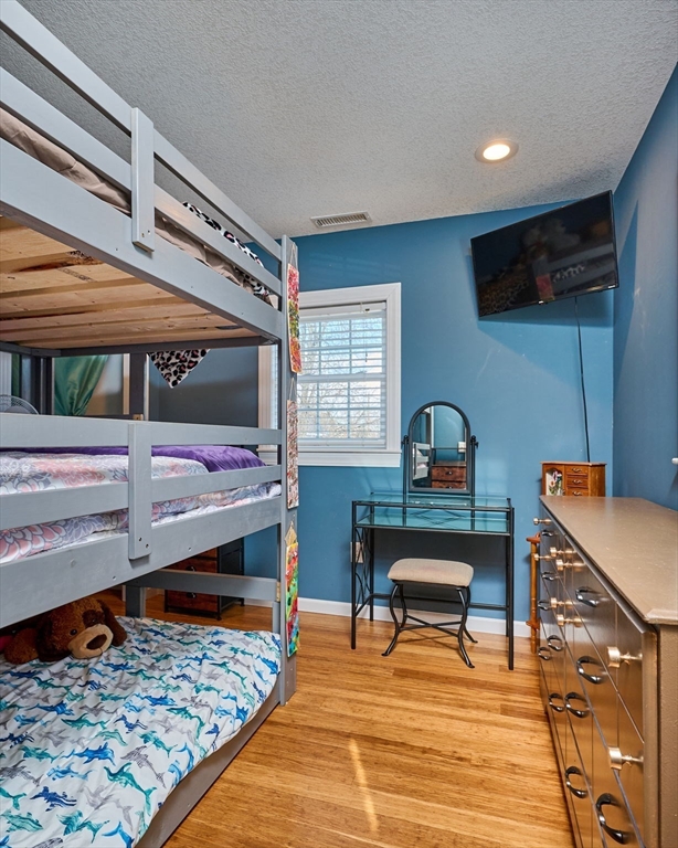 28 Robert Street Chicopee, MA 01020 - Photo 18 of 32