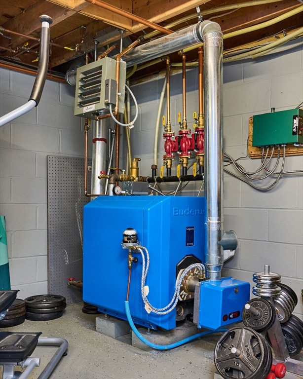 28 Robert Street Chicopee, MA 01020 - Photo 23 of 32