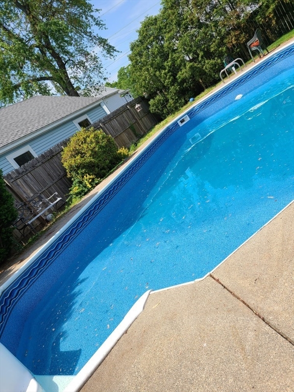 28 Robert Street Chicopee, MA 01020 - Photo 28 of 32