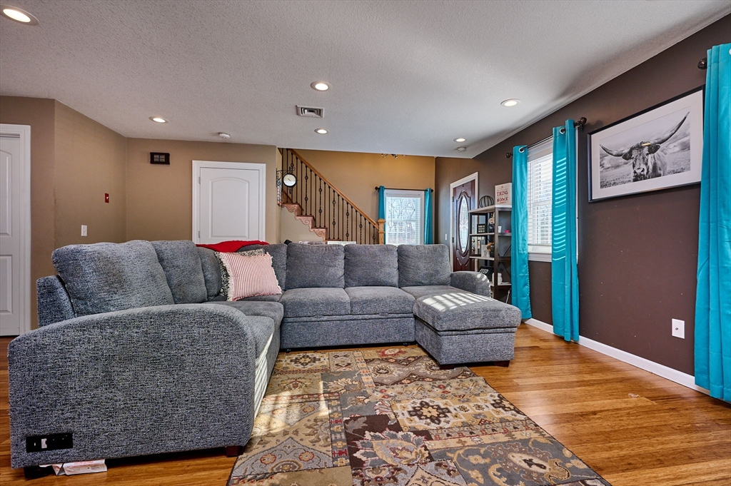 28 Robert Street Chicopee, MA 01020 - Photo 6 of 32