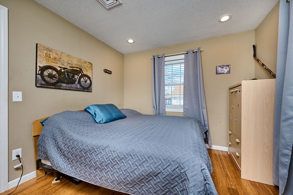 28 Robert Street Chicopee, MA 01020 - Photo 10 of 32