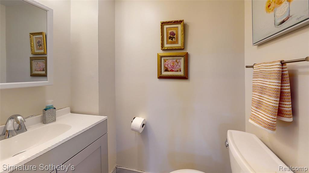 2002 Ridgemont Road Grosse Pointe, MI 48236 - Photo 15 of 37