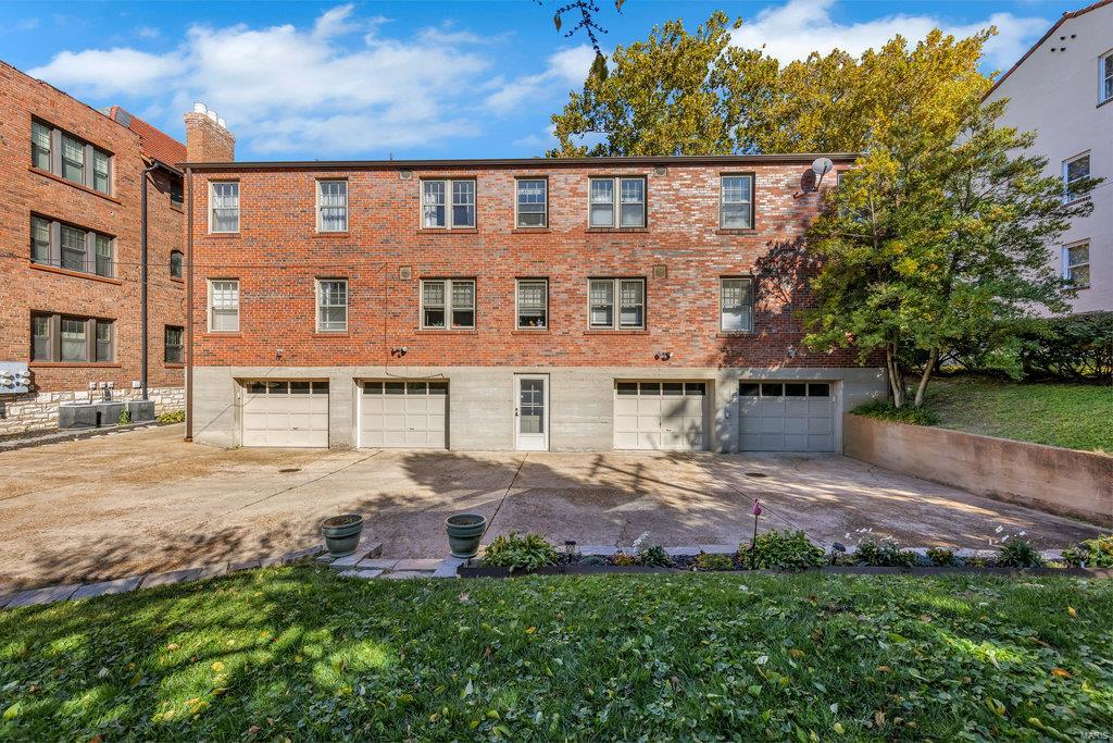 7520 Wydown Boulevard, Unit 2W Clayton, MO 63105 - Photo 21 of 29