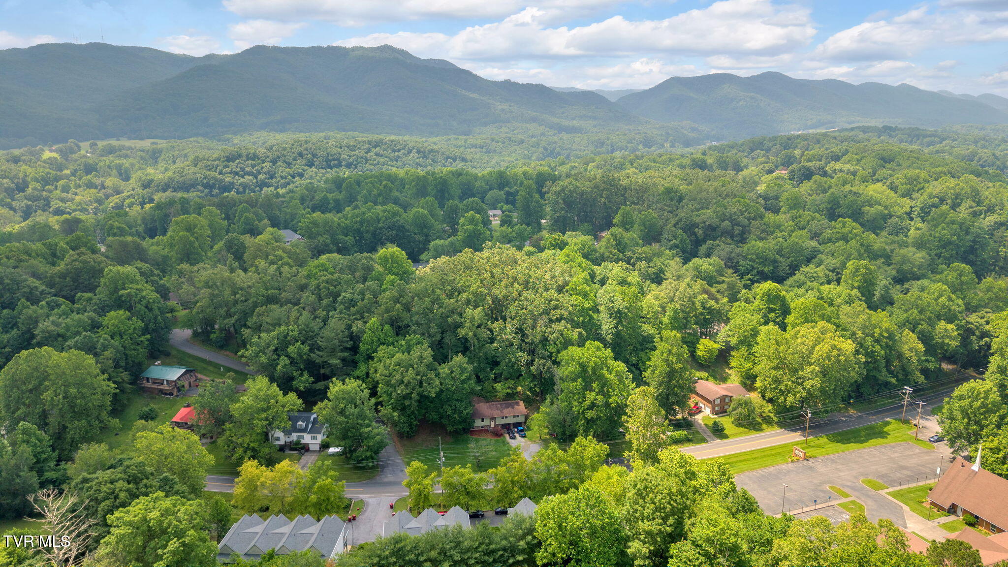 1102 Cherokee Road, Unit 1 Johnson City, TN 37604 - Photo 40 of 41 9-web-or-mls-DJI_20250606114731_0589_D