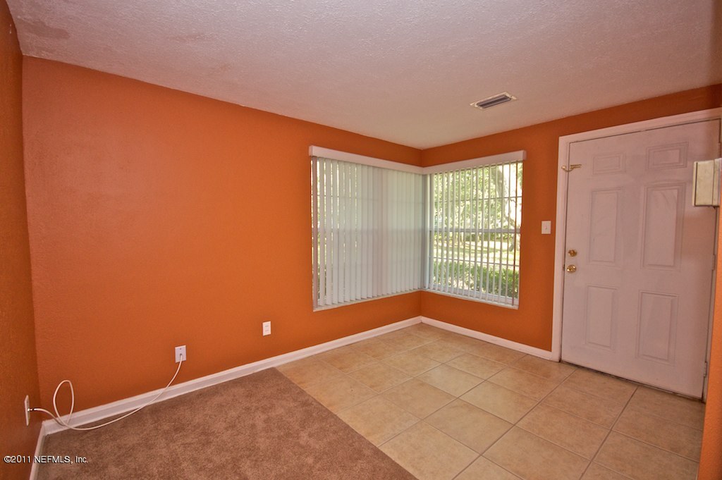 1407 Glengarry Road Jacksonville, FL 32207 - Photo 12 of 19 Guest Living Area