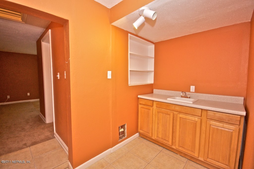 1407 Glengarry Road Jacksonville, FL 32207 - Photo 15 of 19 Guest Kitchen