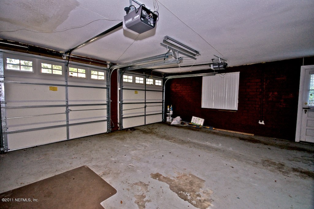 1407 Glengarry Road Jacksonville, FL 32207 - Photo 19 of 19 2 Car Garage
