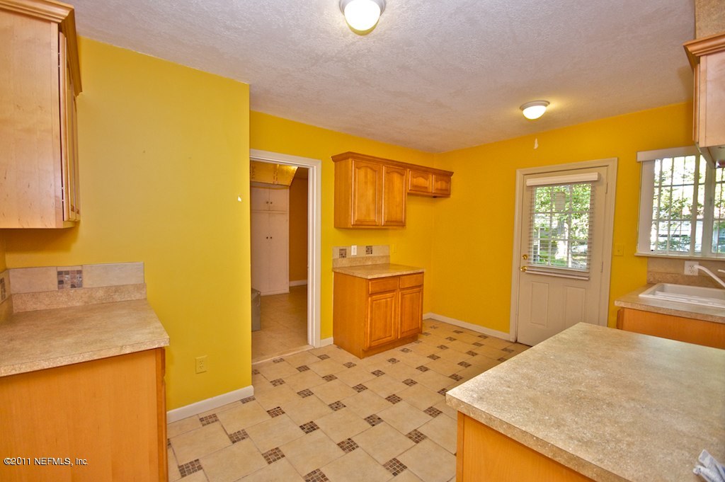 1407 Glengarry Road Jacksonville, FL 32207 - Photo 5 of 19 Kitchen 1