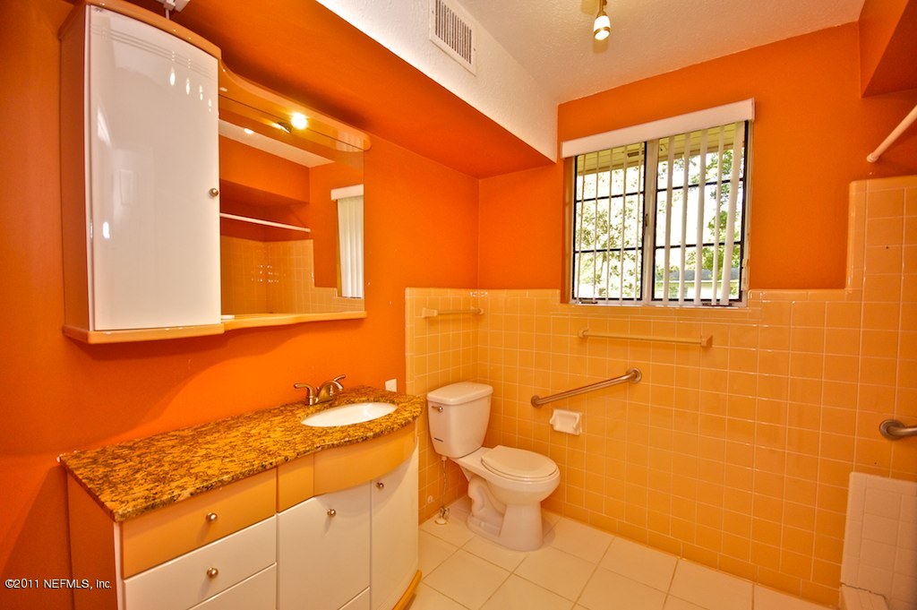 1407 Glengarry Road Jacksonville, FL 32207 - Photo 8 of 19 Master Bath