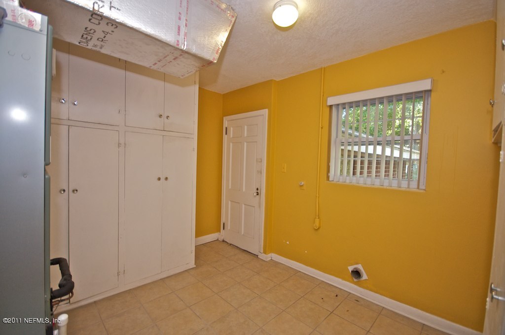 1407 Glengarry Road Jacksonville, FL 32207 - Photo 9 of 19 Laundry-Storage Area