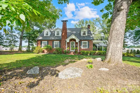 $474,900 | 1520 5th Street Northeast, Hickory, NC 28601