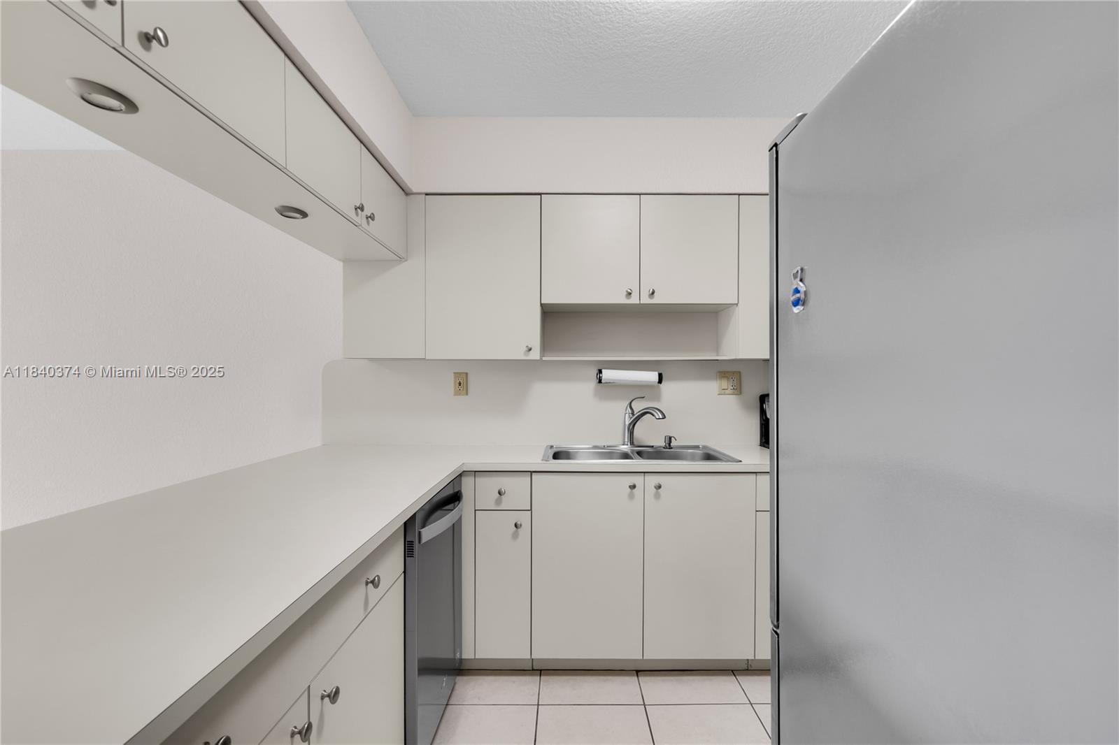 8425 Northwest 8th Street, Unit 304 Miami, FL 33126 - Photo 5 of 29 a kitchen with cabinets and appliances