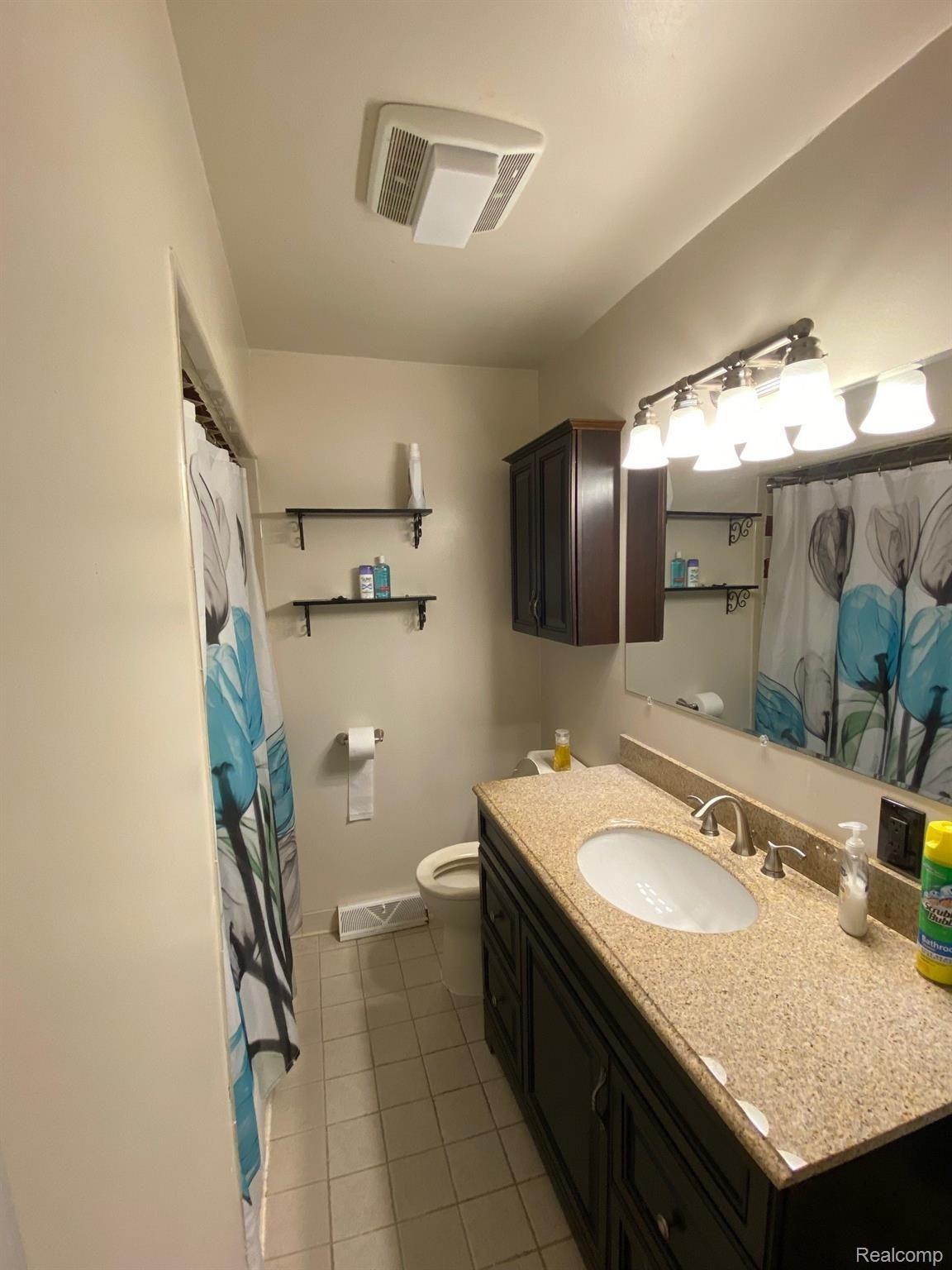 28473 Northline Road Romulus, MI 48174 - Photo 28 of 40 IMG_0878.jpg