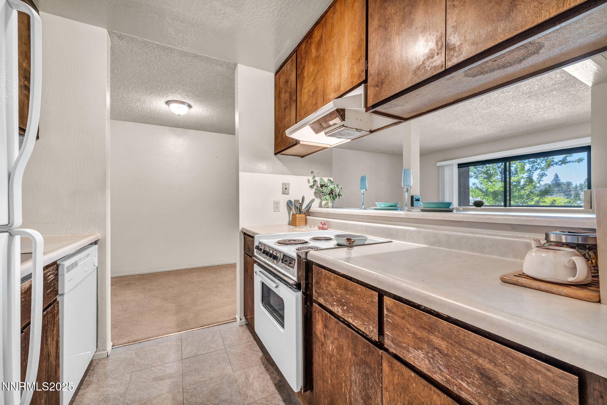 2955 Lakeside Drive, Unit 203 Reno, NV 89509 - Photo 25 of 35 Kitchen