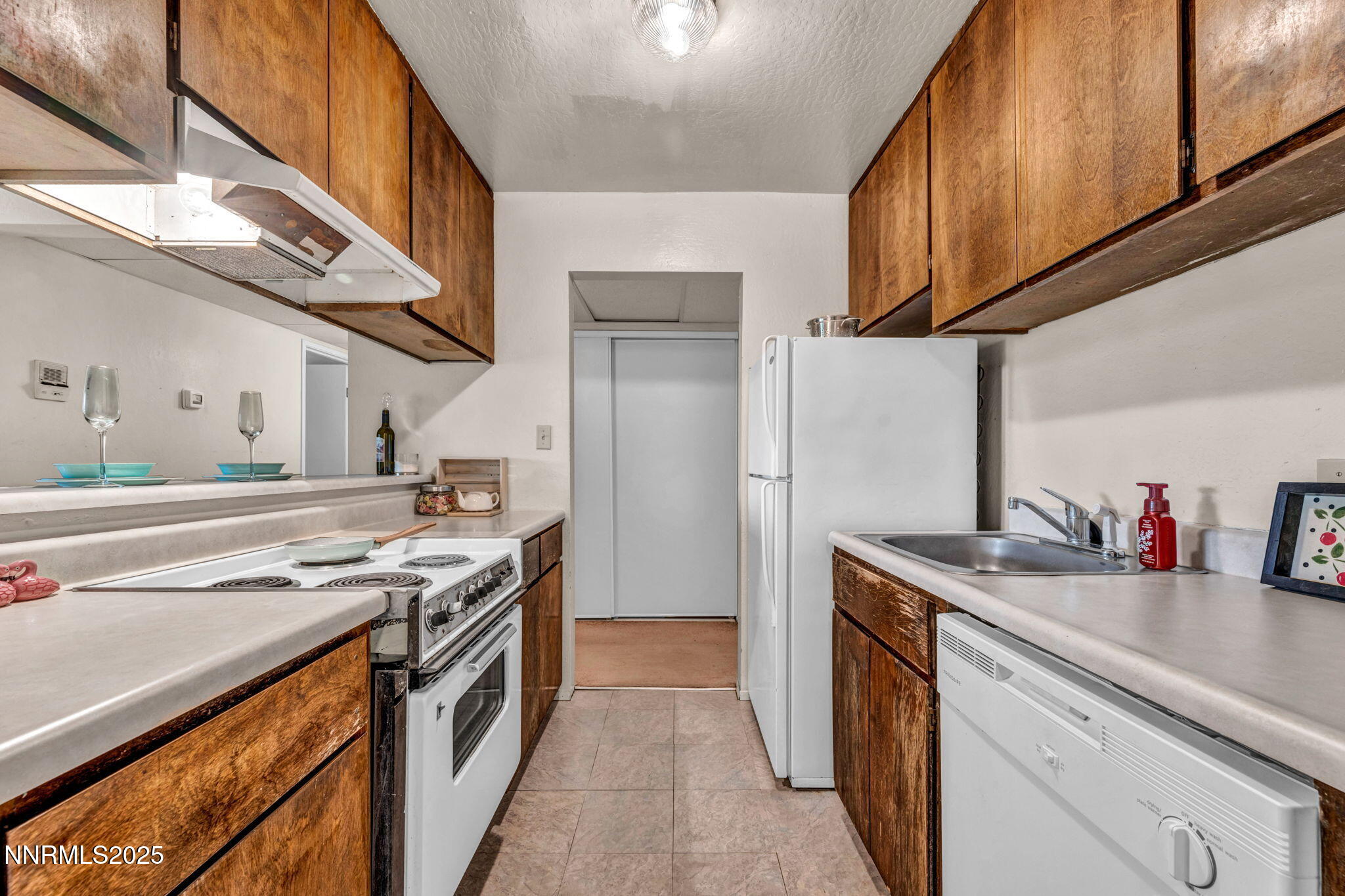 2955 Lakeside Drive, Unit 203 Reno, NV 89509 - Photo 4 of 35 Kitchen