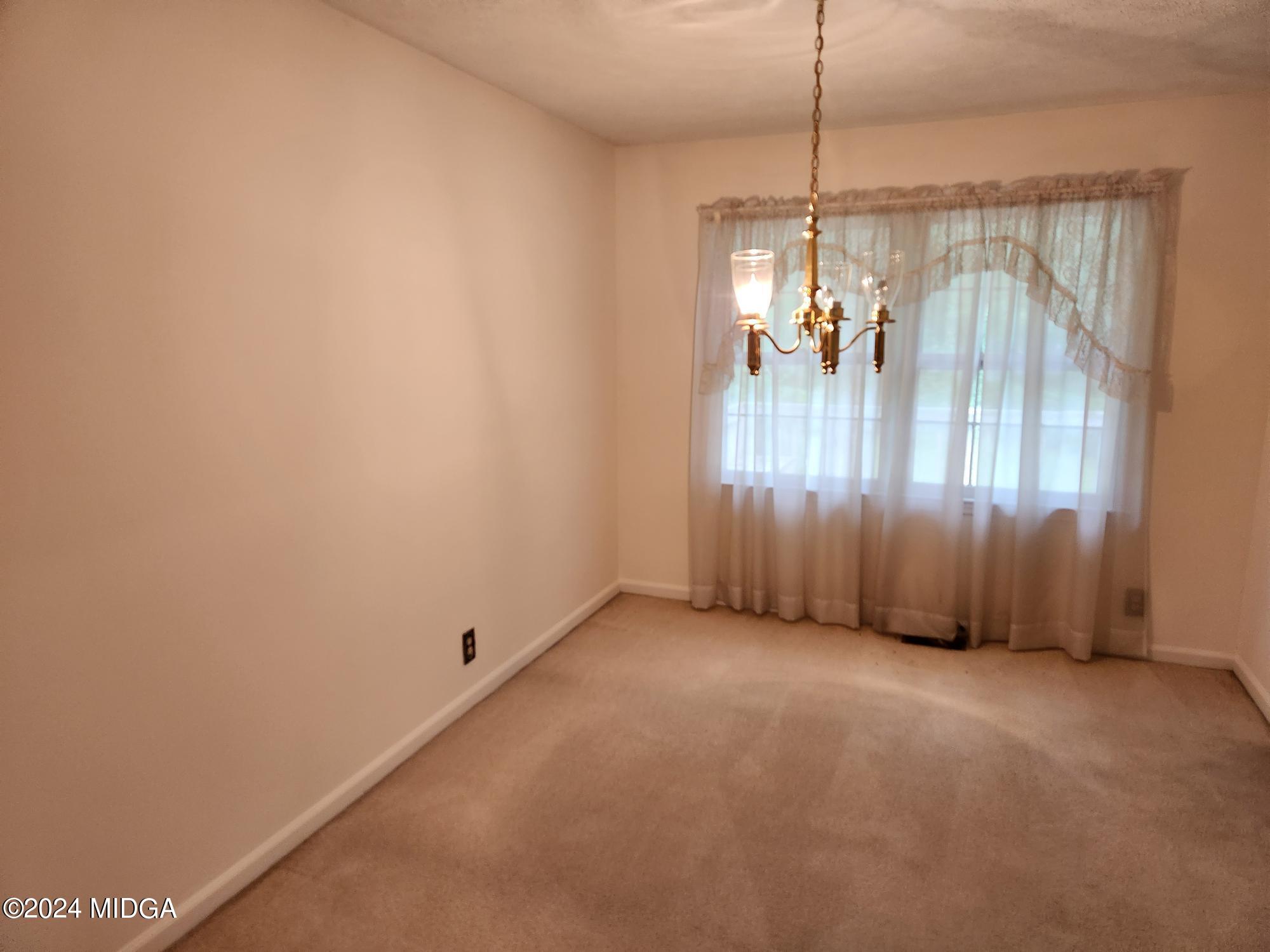 962 Roundtable Lane Macon, GA 31220 - Photo 3 of 9 20240731_104151