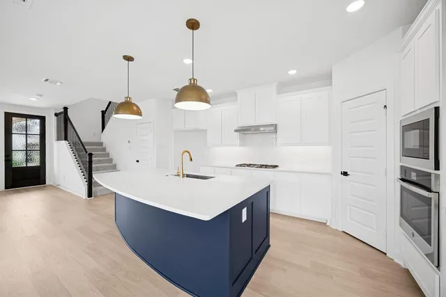 $349,000 | 917 Almond Blossom Circle, Crowley, TX 76036