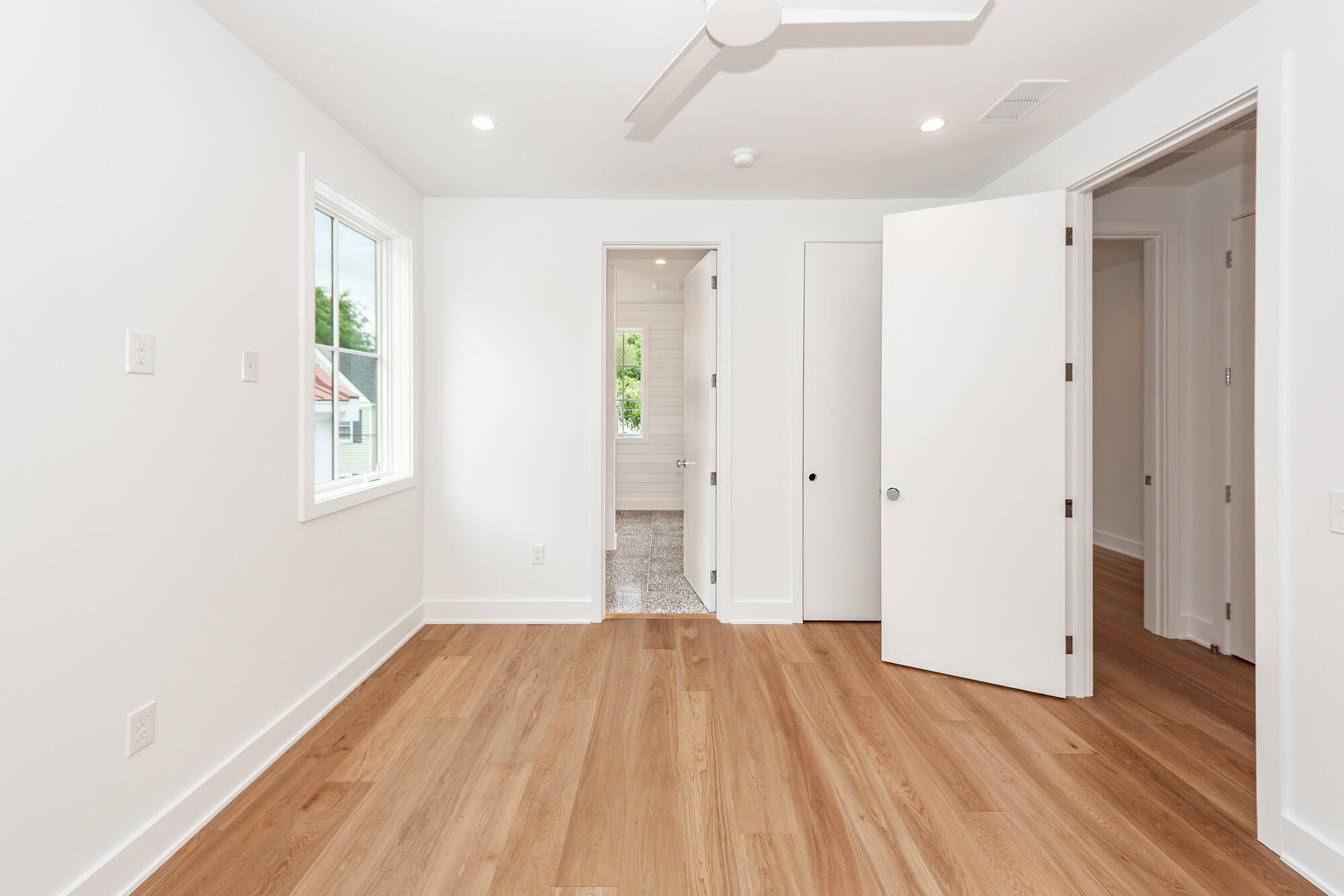 41 Amherst Street Charleston, SC 29403 - Photo 19 of 32 44