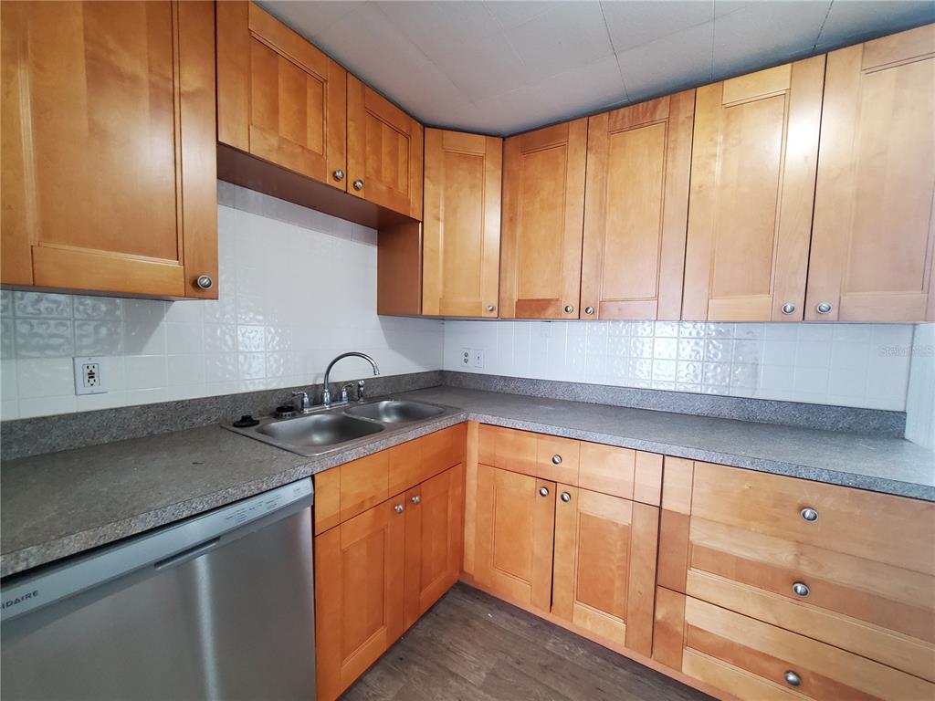2703 West North A Street, Unit B Tampa, FL 33609 - Photo 7 of 10 a kitchen with a sink and cabinets