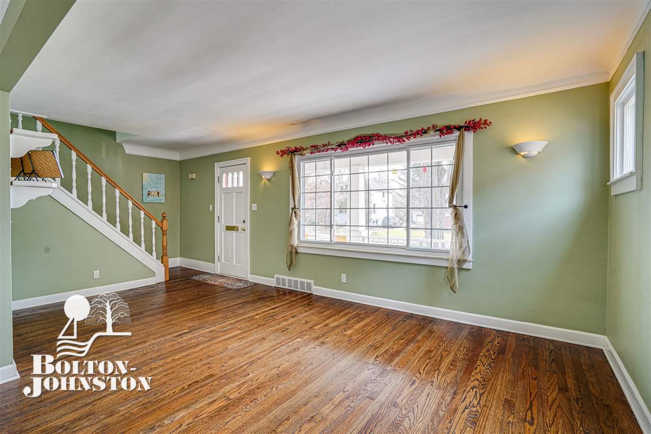 266 Ridgemont Road Grosse Pointe, MI 48236 - Photo 4 of 24 Living Room