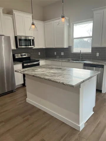 $2,100 | 135 Koele Court, Bastrop, TX 78602