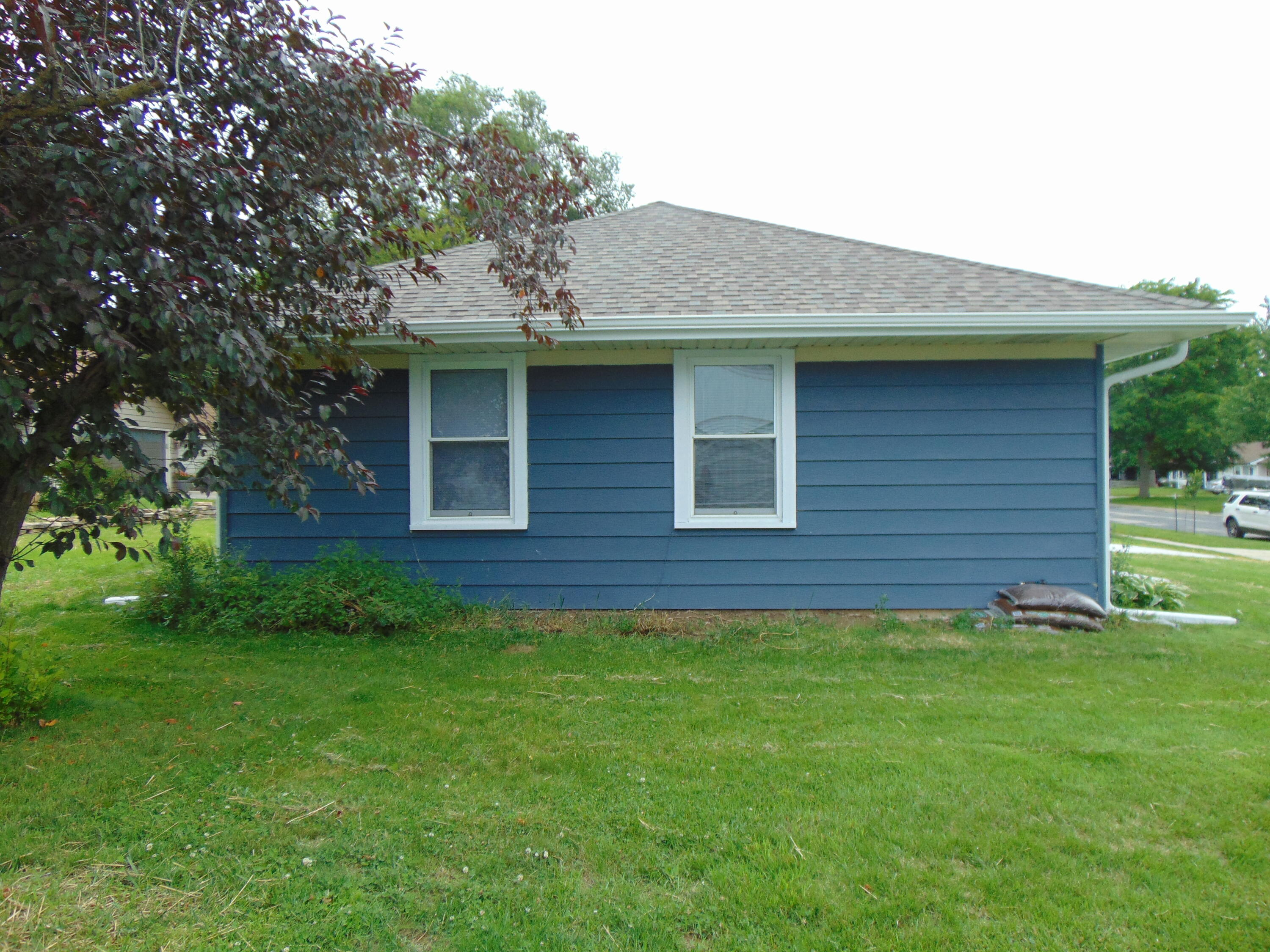 517 Maple Street Mukwonago, WI 53149 - Photo 23 of 30 Side Of Home