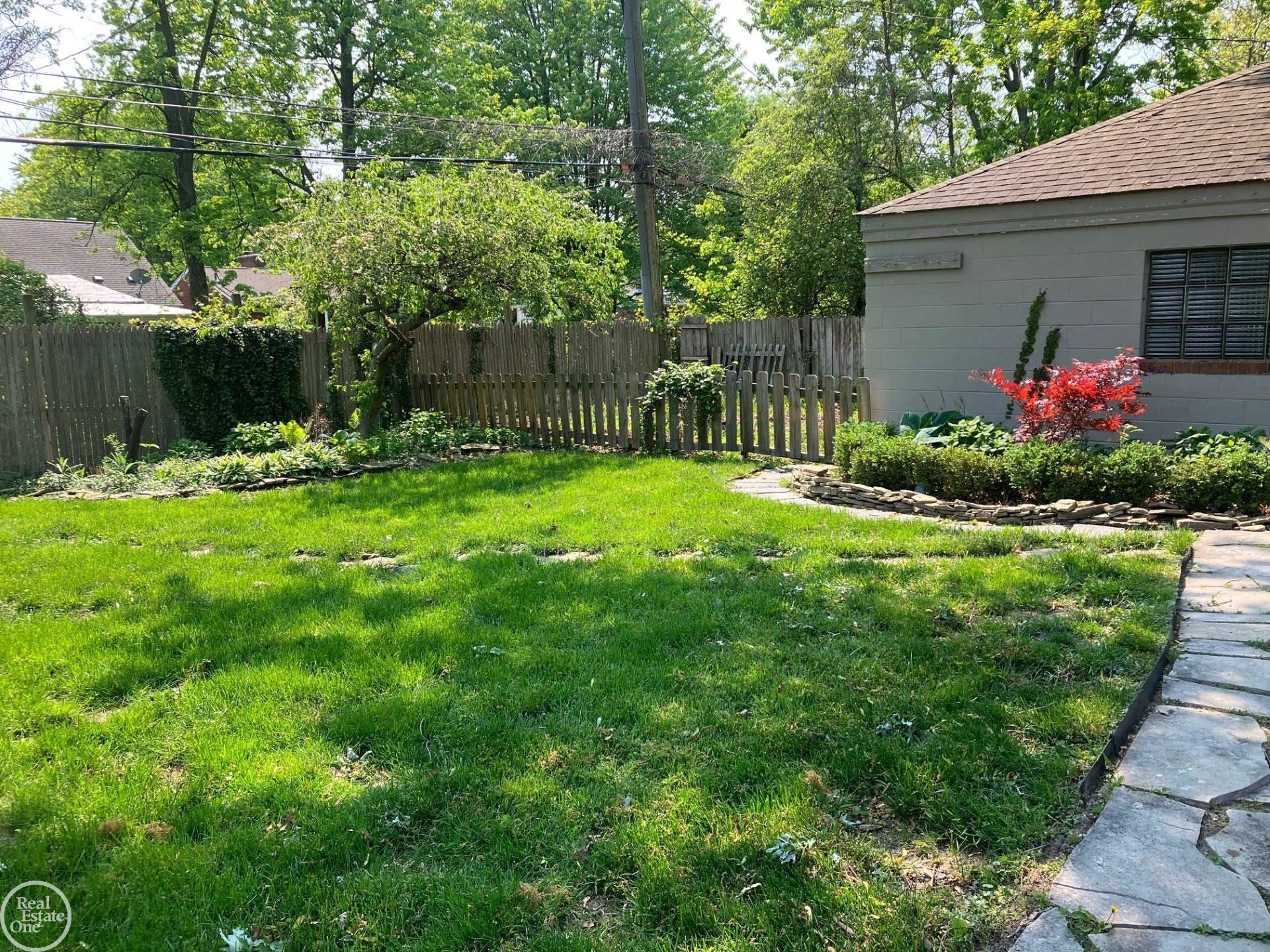 1231 Hawthorne Road Grosse Pointe, MI 48236 - Photo 41 of 41 50109491-40.JPG