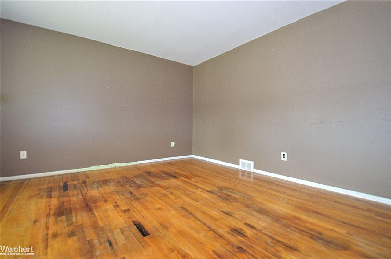 25035 Roan Avenue Warren, MI 48089 - Photo 5 of 20 31321613-4.JPG