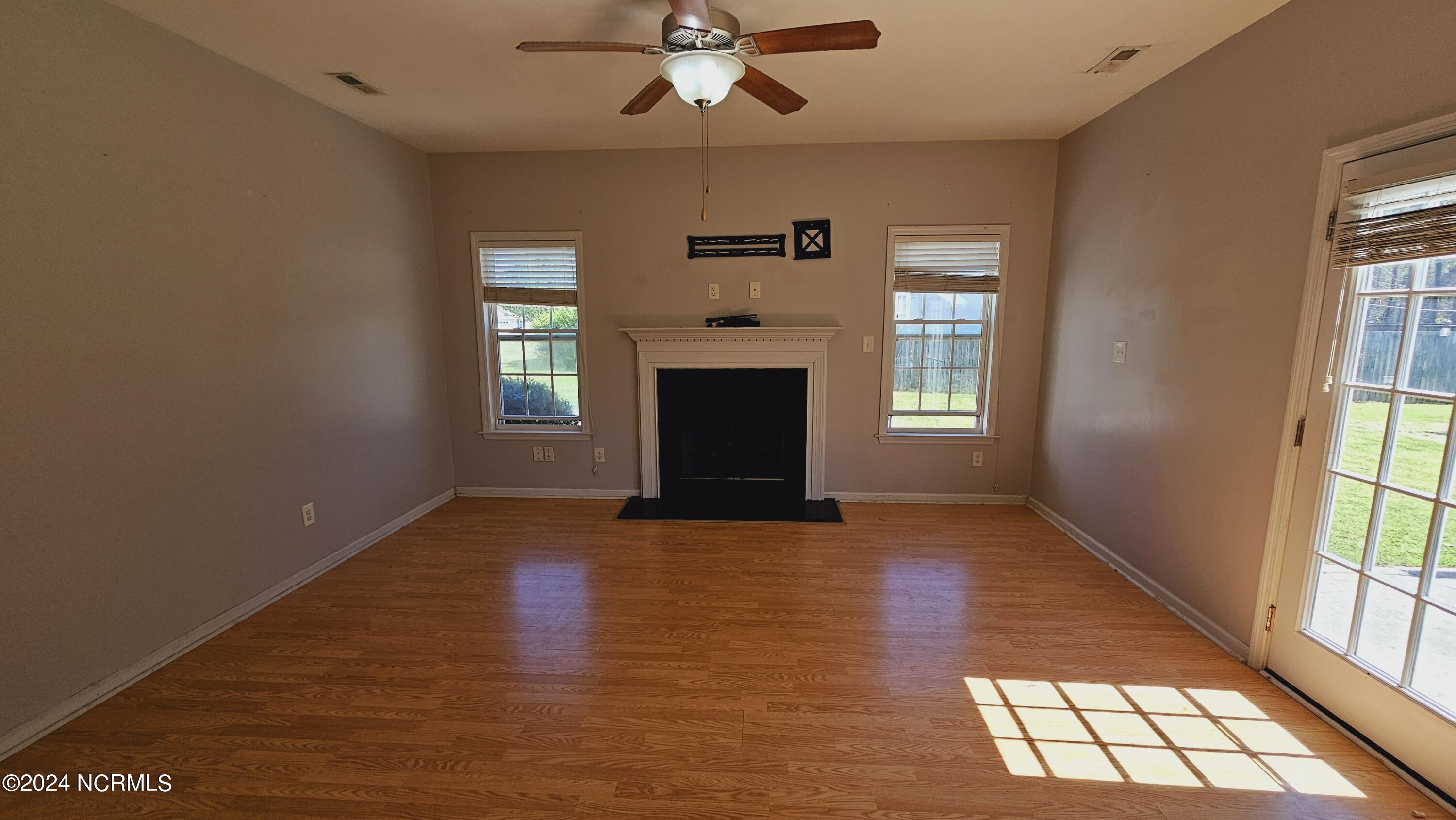 121 Deer Crossing Road Jacksonville, NC 28540 - Photo 2 of 18
