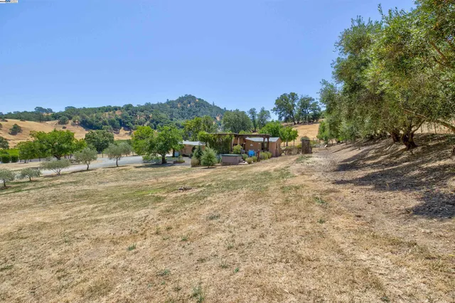 a view of a outdoor space