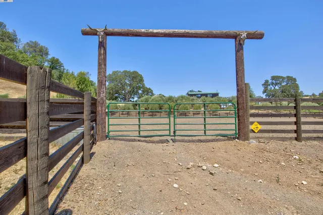 a view of a road with an empty space