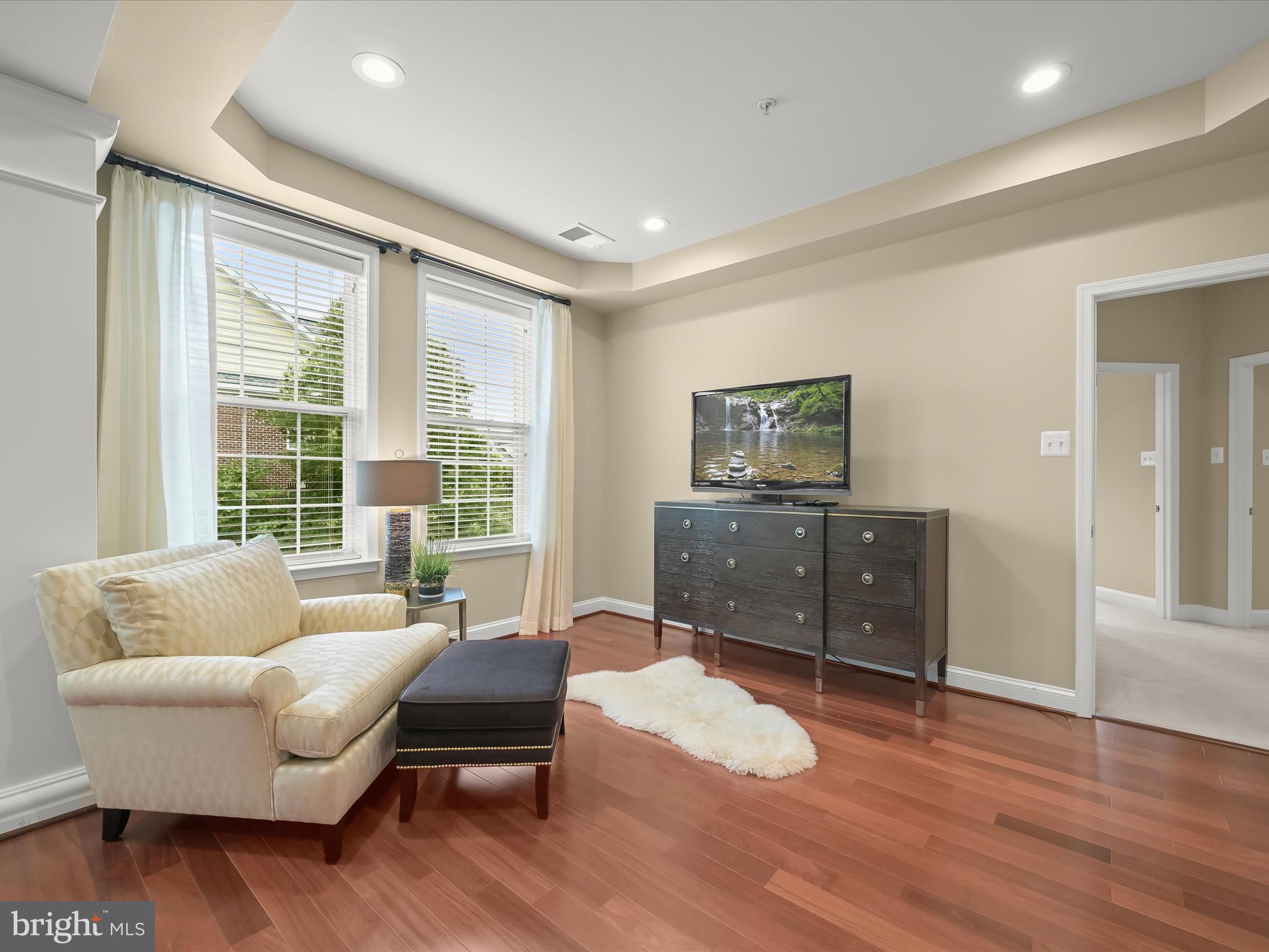5769 Richards Valley Road Ellicott City, MD 21043 - Photo 37 of 76 Primary sitting room