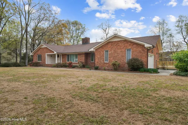 $425,000 | 4318 Country Club Drive North, Wilson, NC 27896