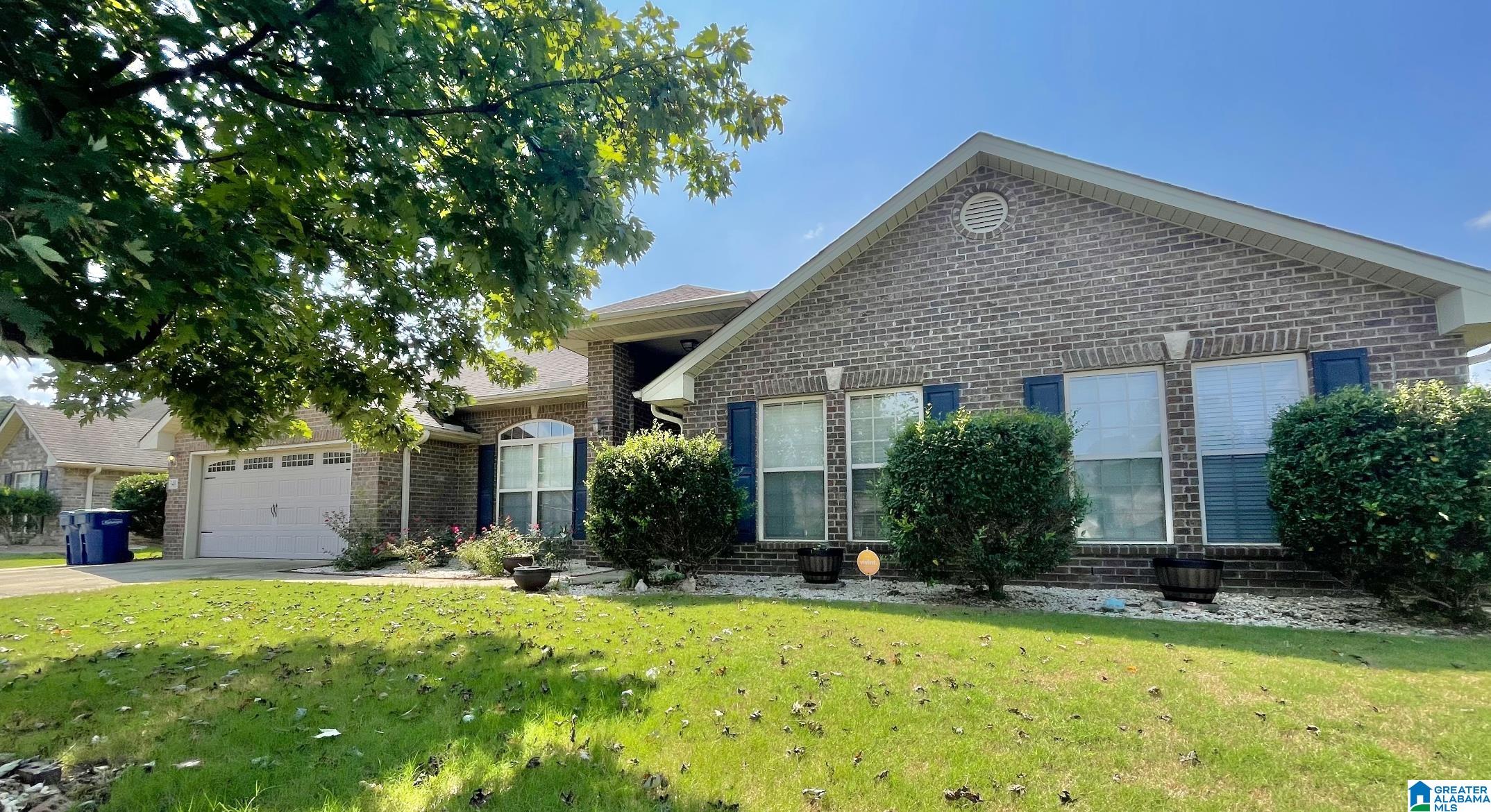 348 Tanglewood Circle Alabaster, AL 35007 - Photo 2 of 29