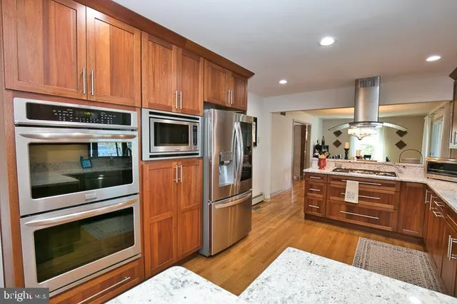 $895,000 | 1124 Riverside Drive, Salisbury, MD 21801