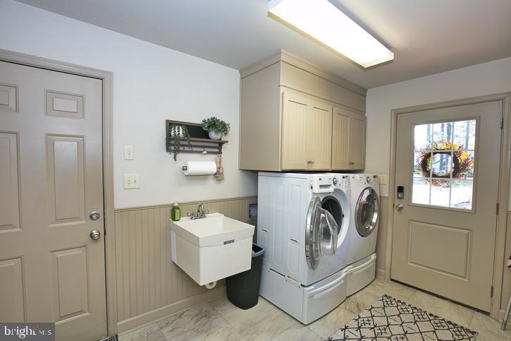 1124 Riverside Drive Salisbury, MD 21801 - Photo 30 of 83 Utility Room leads outside and to the garage.