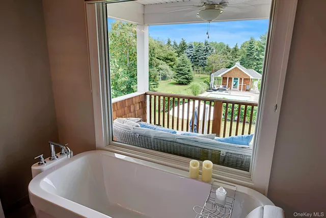 $2,295,000 | 450 Sterling Woods Lane, Southold, NY 11971