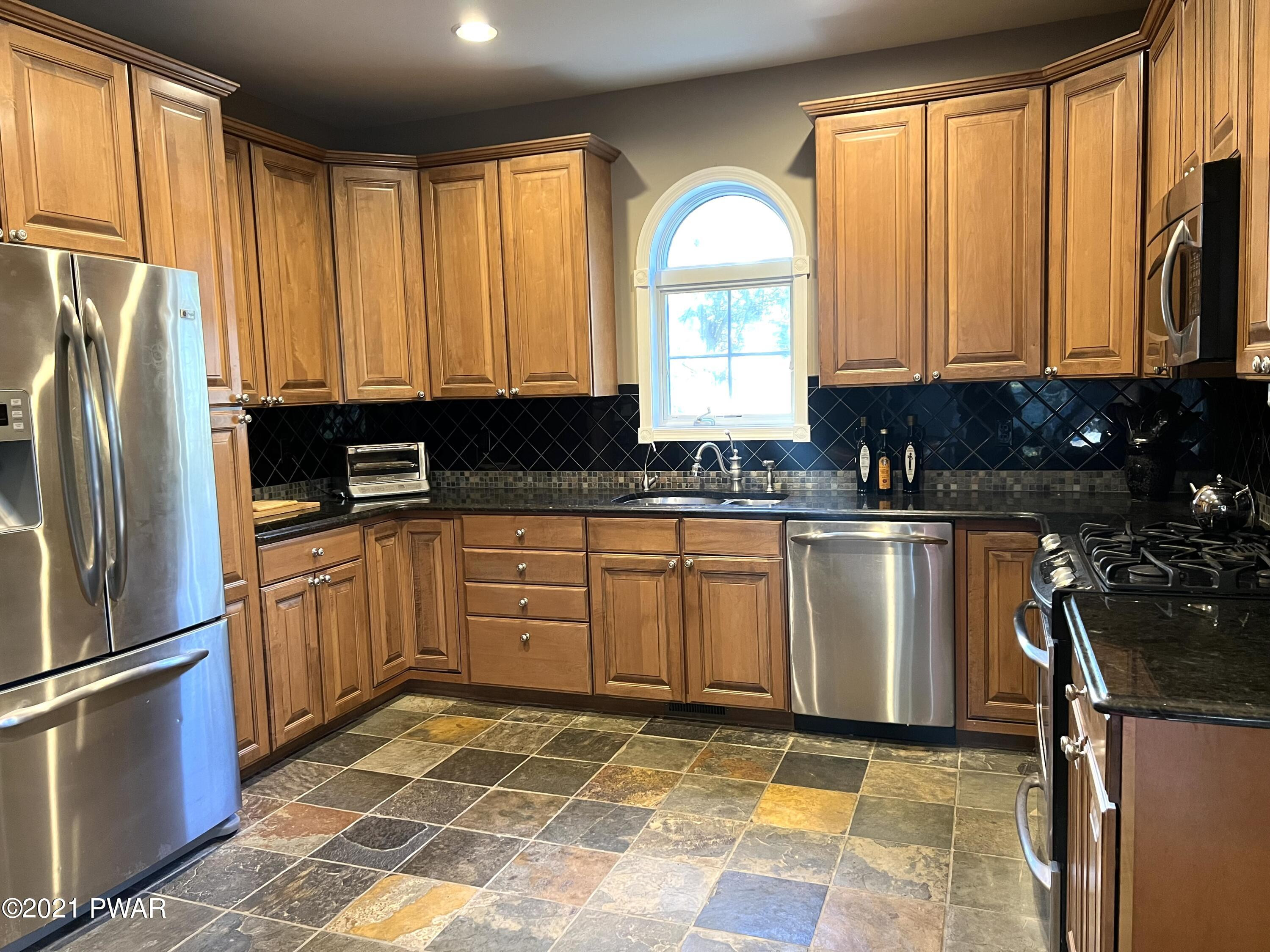 108 Foster Hill Road Milford, PA 18337 - Photo 13 of 57 Stainless steel appliances