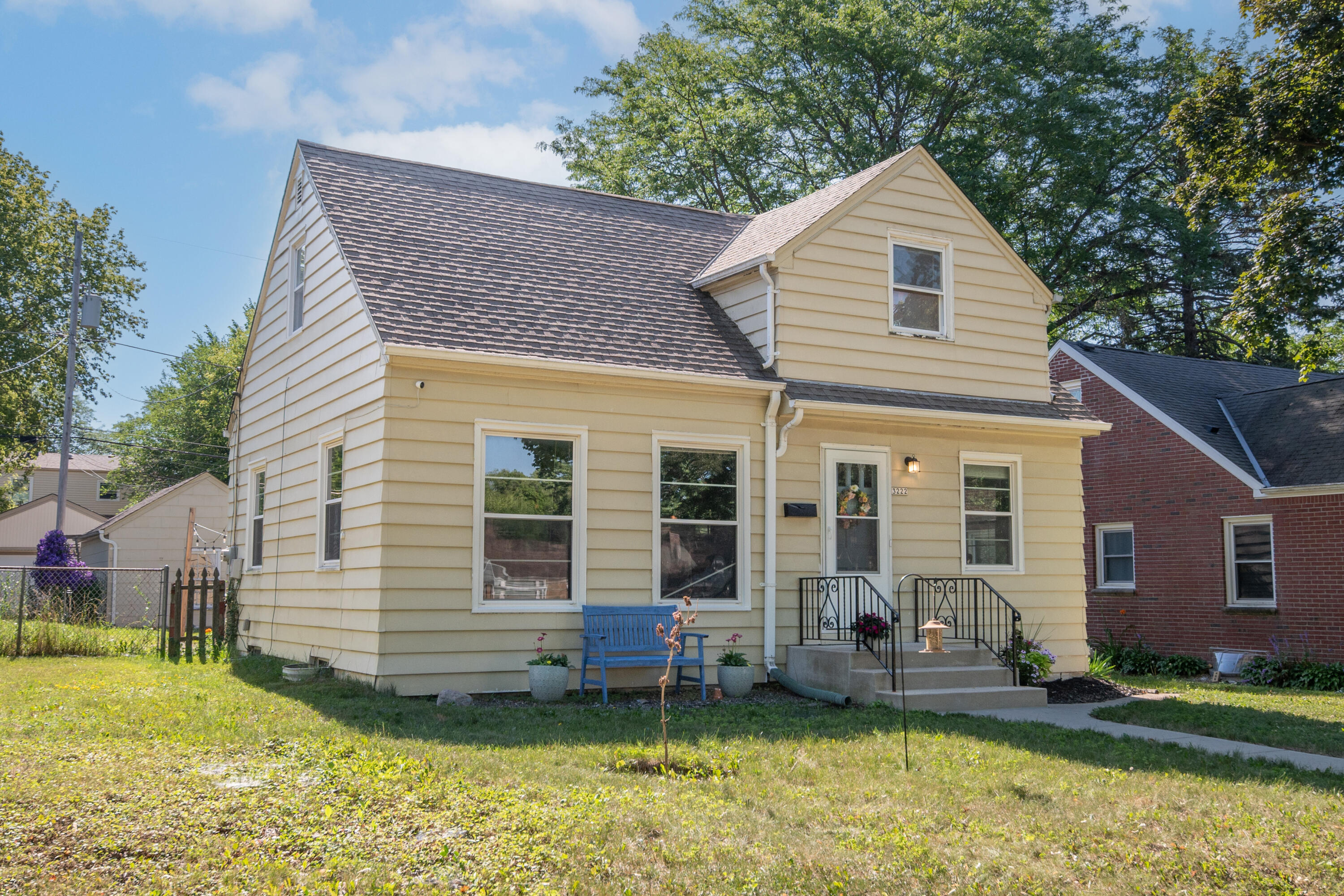 3222 North 82nd Street Milwaukee, WI 53222 - Photo 3 of 26 EUP_6112-Edit
