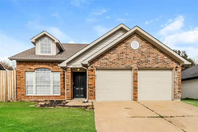 $2,550 | 2321 Cromwell Drive, Arlington, TX 76018