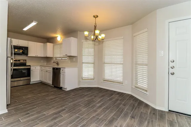 $2,550 | 2321 Cromwell Drive, Arlington, TX 76018