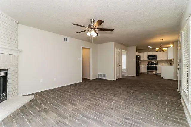 $2,550 | 2321 Cromwell Drive, Arlington, TX 76018