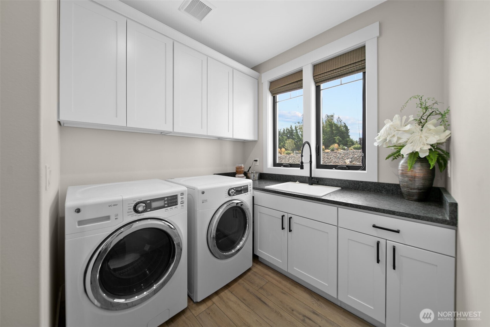 2002 North Road Wenatchee, WA 98801 - Photo 21 of 40 a utility room with sink dryer and washer