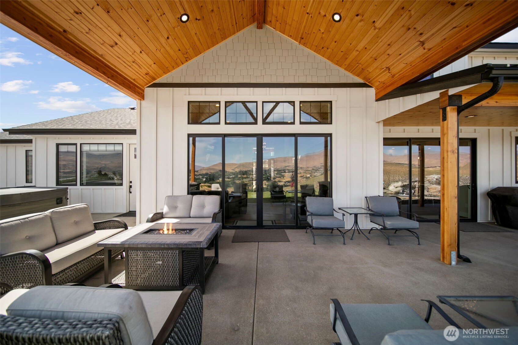 2002 North Road Wenatchee, WA 98801 - Photo 34 of 40 a living room with furniture and large windows
