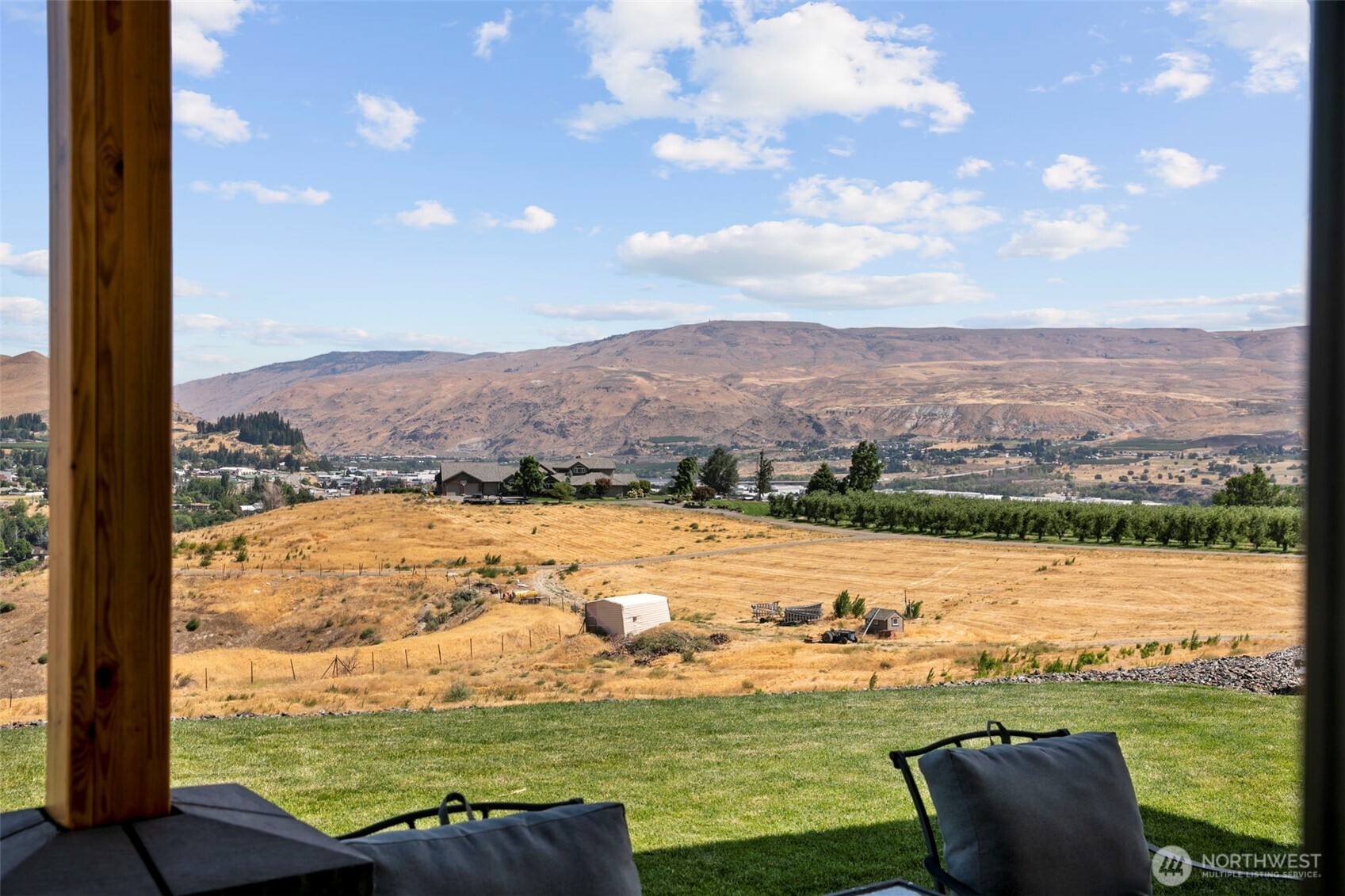 2002 North Road Wenatchee, WA 98801 - Photo 35 of 40 a view of a city with an ocean