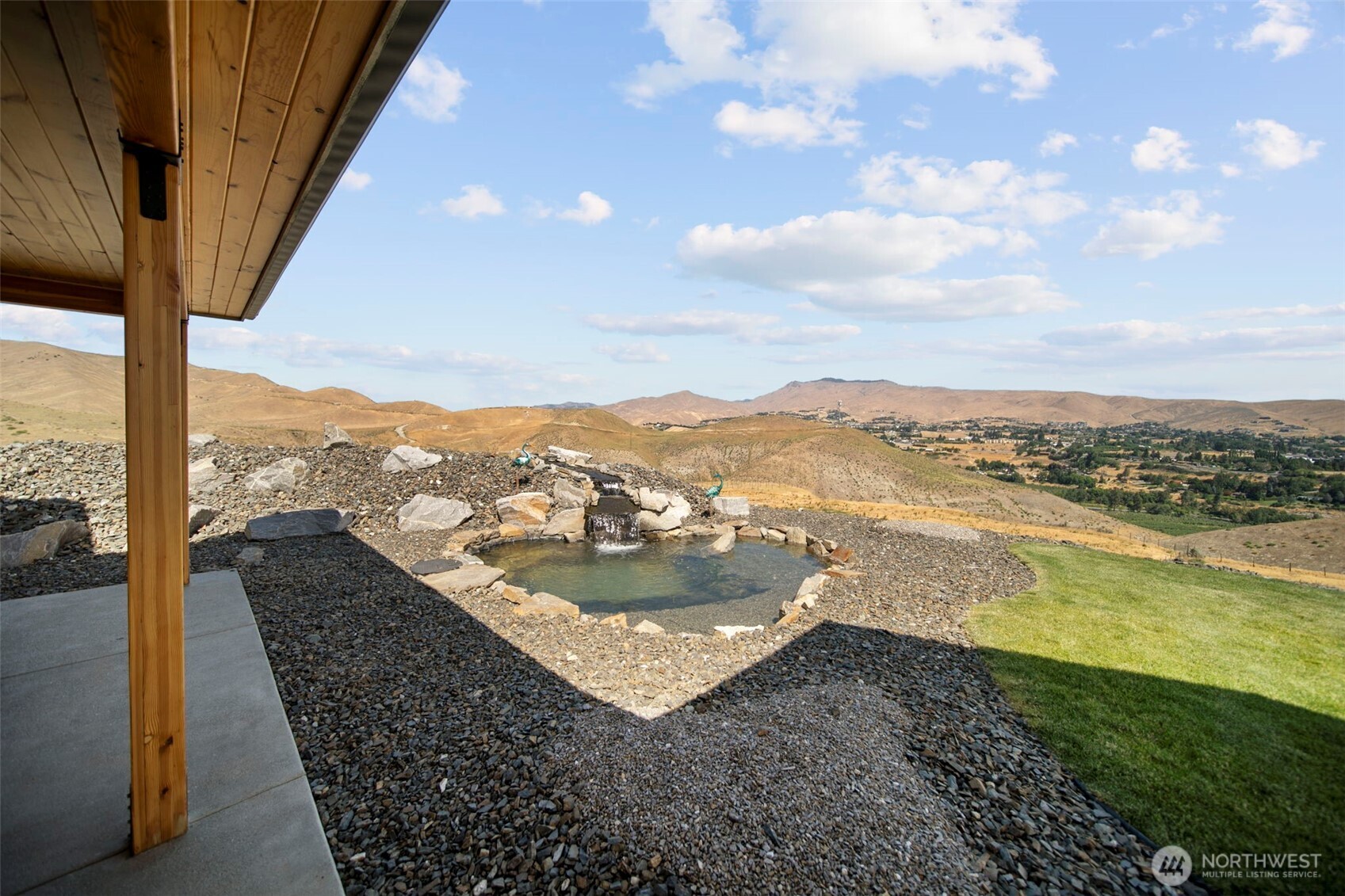 2002 North Road Wenatchee, WA 98801 - Photo 38 of 40 a view of a terrace with city view