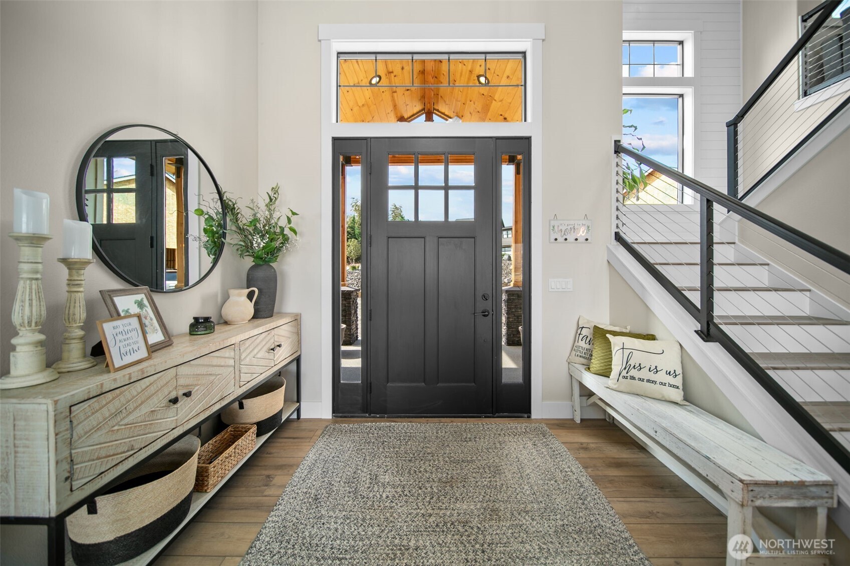 2002 North Road Wenatchee, WA 98801 - Photo 7 of 40 a view of hallway with mirror and furniture
